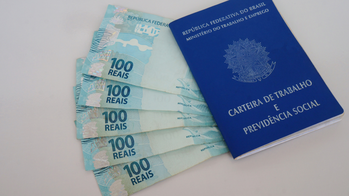 O Futuro da Economia Brasileira: Gastos Públicos, Juros Altos e o Impacto nas Eleições