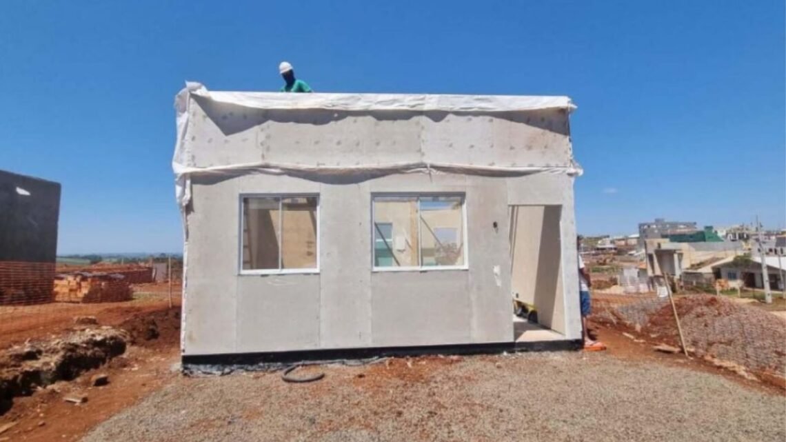 Primeira Casa Construída pelo Estado Entra na Fase Final em Rio Bonito do Iguaçu: Reconstrução Rápida Após o Tornado